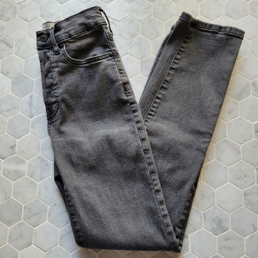 Everlane | High Rise Slim Straight Leg Jeans in Faded Black